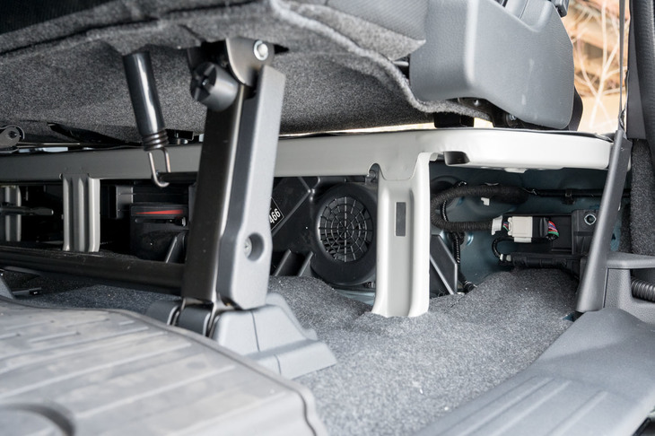 基本的には“非常用”というあつかいのリアシートだが、4WD車ではリアヒーターを標準装備とするなど、快適性にも配慮がなされている。