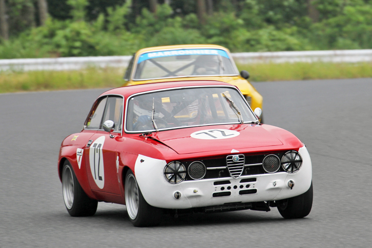 クリスタルカップで4位となった、アウトデルタ（アルファ・ロメオのレース部門）風のモディファイが施された1972年「アルファ・ロメオ2000GTV」。