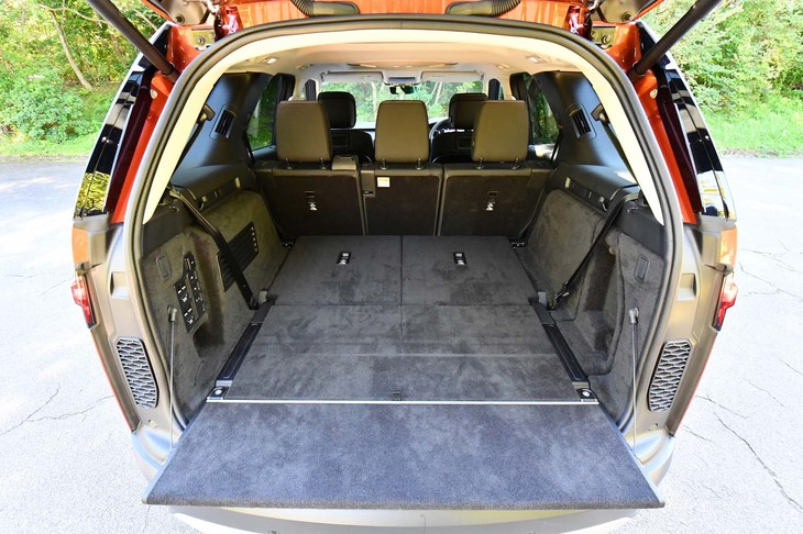 3列目シートは床面にフラットに格納できる。荷室の容量は258リッター～2391リッター。