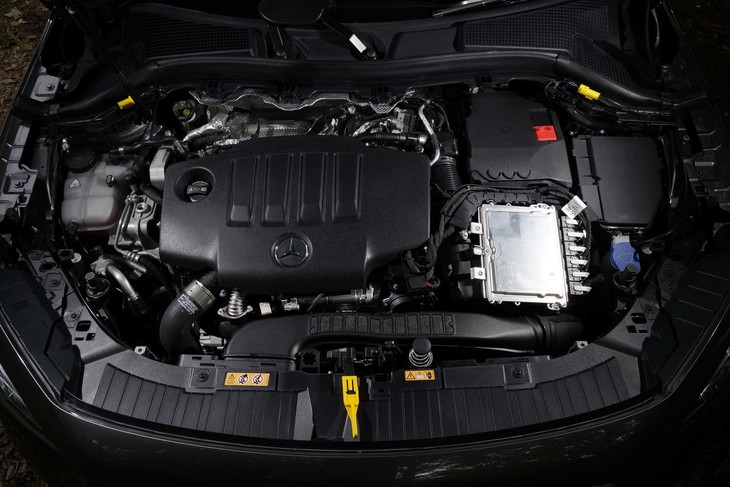 メルセデス・ベンツGLA200d 4MATIC（エンジン）