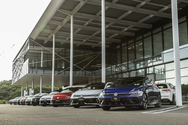 「ポルシェ・エクスペリエンスセンター東京」に並べられた試乗車。今回の取材会は、カスタマーイベント「Thrilling R」に合わせて開催された。