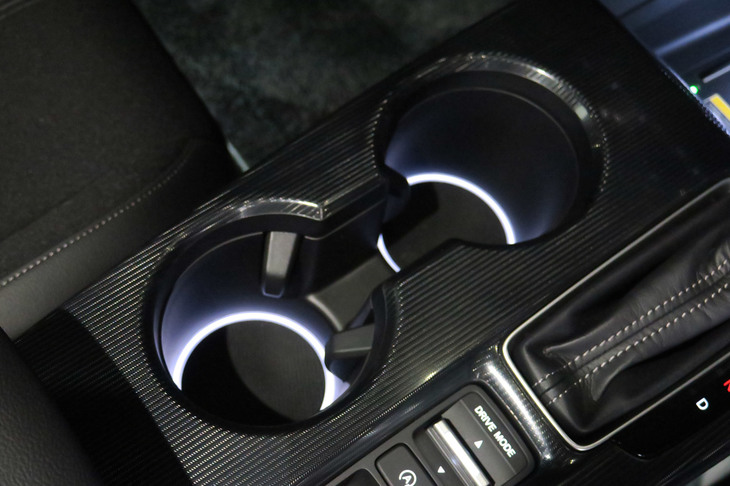 ホンダ・シビックLX ホンダアクセス用品装着車（ドリンクホルダーイルミネーション）