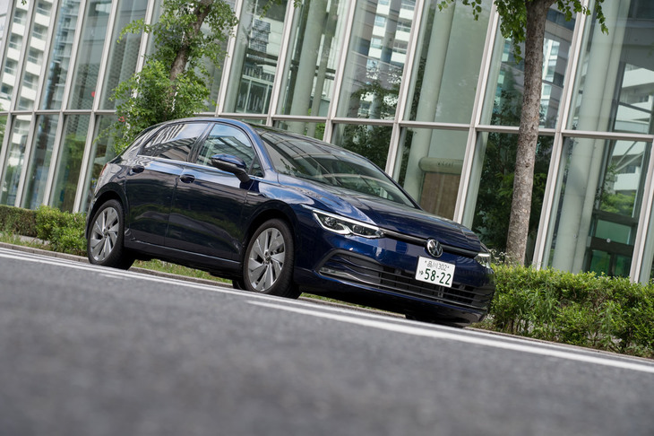 今回の試乗車は「eTSIスタイル」。1.5リッターエンジンと充実した装備が特徴の上級グレードで、外装に見るクロームパーツも他グレードとの違いとなっている。