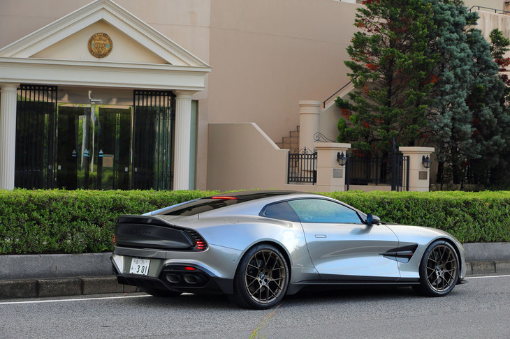 2024年9月に世界初公開された現行型「ヴァンキッシュ」。日本はファンの多い重要なマーケットということで、機を同じくして東京でも実車が披露された。