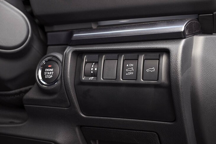 スバル・レヴォーグ レイバック リミテッドEX（ダッシュボードのスイッチパネル）