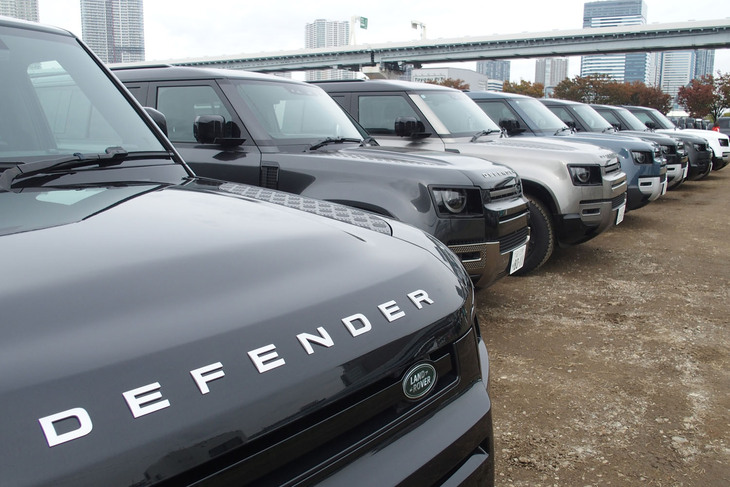 来場者の駐車スペースには、全国各地から訪れた「ディフェンダー」オーナーの愛車が。首都圏だけでなく、和泉や盛岡ナンバーの車両も確認できた。