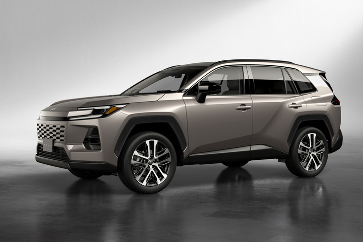 2025年5月21日に世界初公開されたトヨタの新型「RAV4」。RAV4はクロスオーバーSUVのパイオニアとして1994年に初代モデルがデビュー。以来、180以上の国と地域で累計1500万台以上が販売されてきたベストセラーモデルで、今回の新型が6代目にあたる。今後のグローバル販売をけん引する、重要な存在になると予想されている。