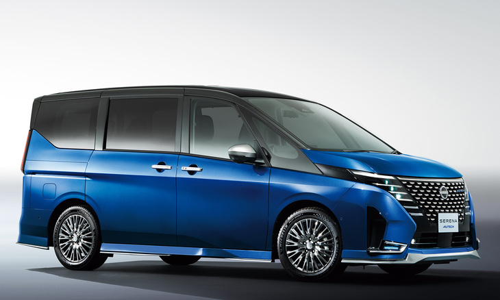 外板色は、AUTECH専用色の「カスピアンブルーメタリック／ダイヤモンドブラックパール2トーン」（写真）を含む8種類から選択できる。