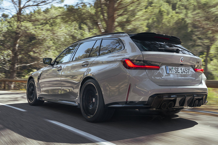 「M3」のワゴン版「M3ツーリング」もやってくる。フロントまわりはセダンと変わらない。