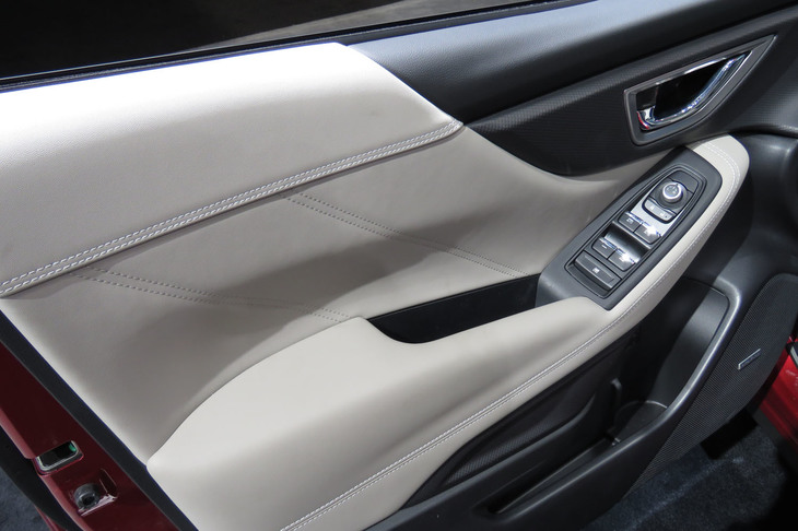 スバル・フォレスター（ドアのインナーパネル）