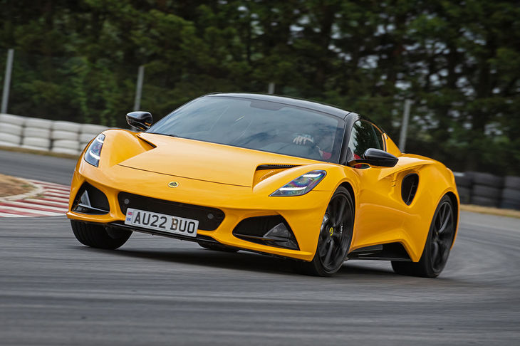 ワイドトレッド化の効果が顕著に感じられた「エミーラ」。ステアリングシステムは自社開発だ。