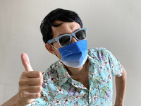 【写真A】空冷フォルクスワーゲン愛好会、マッジョリーノ・クラブ・イタリアのマスクと筆者。