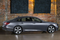 ホンダが北米向け新型「アコード」を発表の画像