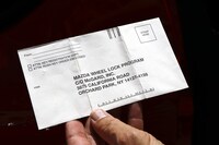 新車時代に添付されていた「ホイール盗難防止ロックナット」のユーザー登録用封筒も保管している。