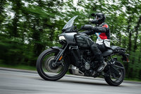 サスペンションの制御には、「コンフォート」「バランス」「スポーツ」「オフロード ソフト」「オフロード ファーム」の5種類が用意される。