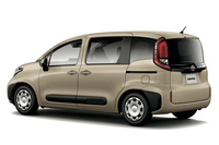 中間グレードの「G」にも、ハンズフリーオープン機能付きのデュアルパワースライドドアや、消臭・はっ水・はつ油機能付きシート表皮などはオプションで用意される。Gを選んで必要な装備はオプションで盛る……という選択もアリだ。USBソケットの数は「Z」もGも一緒で、運転席シートバックに2列目用のソケットが備わっている。