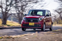 「Nシリーズ」全体が軽自動車のレベルを超えた走りを披露するが、軽くて低重心な「N-ONE」のなかでも、シャシー部品によりコストと手間をかけた「RS」の走りはさらに上質だ。微妙なアクセルのオン／オフ操作に絶妙に応えてくれるスムーズで高精度な荷重移動が味わえる。