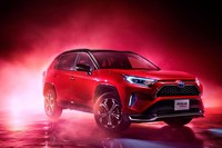 プラグインハイブリッド車「トヨタRAV4 PHV」の0-100km/h加速タイムは6.0秒。