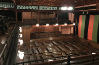 内子座内観。