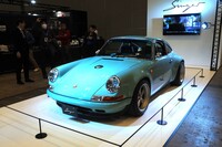 「オートモビル カウンシル2026」の会場から（シンガー・ヴィークル・デザイン）