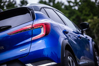 今回の試乗車は、レザーシートと運転席電動シートが標準で装備される「キャプチャーE-TECHハイブリッド レザーパック」。車両本体価格は389万円。