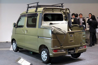 「ハイゼット デッキバン」は建設業の現場関係者や、猟師などから需要があるのだとか。写真は上級グレードの「G“SA III”」。