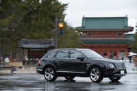 「ベンテイガ」には「コンフォート」「スポーツ」「カスタム」「ベントレー」の4つから好みのモードを簡単に選べるドライブダイナミックモードが備わっている。