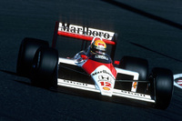 1988年にアイルトン・セナがドライブした「マクラーレンMP4/4」。この年のマクラーレンの強さは圧倒的で、16戦中15勝を挙げてコンストラクターズタイトルを獲得。セナもドライバーズタイトルに輝いた。