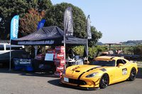 走行会では、普段お世話になっている専門店のコレクションズさんがブースで「カバーライト」のアウトレット品を販売していた。……そんなことよりブース脇の黄色いクルマが気になる。