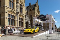 スタートしていくパトリック・スナイヤーズ／デイビー・ティエリー組の「ポルシェ992ラリーGT」。RGTクラスに参戦する「911」の最新型ね。