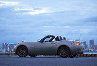 安全装備の充実を中心とするマイナーチェンジが施され、2024年1月に発売された最新版「NDロードスター」の「Sスペシャルパッケージ」。