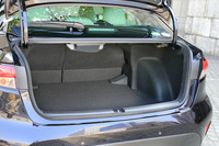 「カローラ」のトランクルーム。容量は429リッター（VDA計測値）で、9.5インチのゴルフバッグが3個入る。