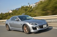 筆者が「マツダRX-8」を駆るの図。