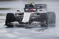 初日の金曜日はトップ10に2台が食い込んだアルファタウリ勢も、土曜日に雨が降ると苦戦。予選ではダニール・クビアトがスピンしてQ1止まりの17位、他車のペナルティーで16番グリッド。ピエール・ガスリー（写真）もQ3に進めず15位となるも、他車のペナルティーで13番グリッドとなっていた。予想以上にグリッドが繰り上がったことで、チームは当初予定していたパワーユニット交換を撤回、グリッド降格を避けようとしたが、FIA（国際自動車連盟）にパルクフェルメ違反を取られ、ガスリーは19番グリッドへと下げられてしまった。レース結果は、クビアト12位、ガスリー13位で得点ならず。（Photo=Getty Images / Red Bull Content Pool）