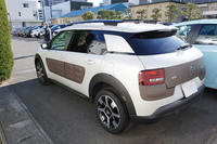 「C4カクタス」のリアビュー。写真のボディーカラーは「ブラン パールナクレ」。