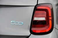 ボディーカラーは試乗車の「ミネラルグレー」を含む全5色。ただし「アイスホワイト」を除く4色は、有償のオプションカラーとなる。