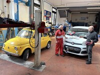 日ごろの息が合った仕事ぶりが想像できる風景である。