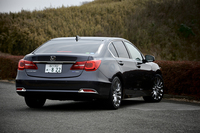 「レジェンド ハイブリッド」のパワーユニットには、1基のエンジンと3基のモーターからなる「スポーツハイブリッドSH-AWD」を採用。システム全体では、最高出力382ps、最大トルク47.2kgmを発生する。