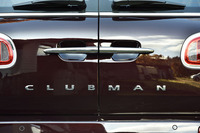 
	新型「MINIクラブマン」には試乗した「クーパー」（車両価格344万円）のほかに、2リッター直4ターボの「クーパーS」（384万円）が設定される。
	