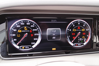 メーターのアップ。アナログの計器盤がアニメーションで表示される。
    