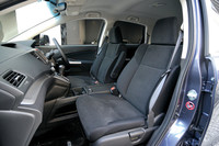 新型「CR-V」はファブリックシートを標準とし、オプションで本革シートが選べる。