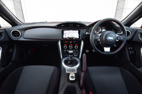 「BRZ S」のインストゥルメントパネルまわり。