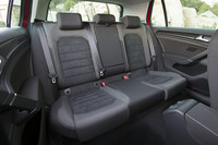 ホイールベースの拡大により、リアシートのレッグルームは広くなっている。