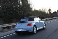 パワートレインの進化により、燃費はもちろん動力性能も向上。0-100km/h加速は従来モデルより1.2秒短い11.7秒となった。