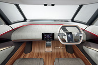 運転席まわりの様子。