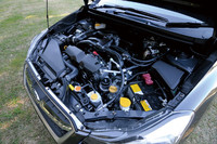 エンジンの形式は、伝統の水平対向4気筒。新開発された1.6リッターと2リッターの2種類がラインナップする。ターボ車は用意されない。