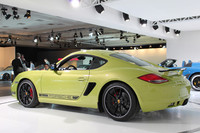 固定式のリアウイングが“R”の証。シャシーの見直しにより、全高も20mm低くなる。