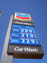 再び“3ドルの壁”を破ったガソリン価格。先日、ベネズエラの大統領が「米国がイラク攻撃すれば、1バレル100ドルになる」と警告。末端ガソリン価格“5ドルの壁”時代が来るのか？