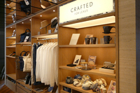 
    レクサスと日本国内の若いクリエーターがコラボしたライフスタイルアイテム「CRAFTED FOR LEXUS」の販売スペース。
     
    