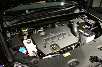 2リッターガソリン自然吸気エンジンは151psと19.7kgmを発生する。
    